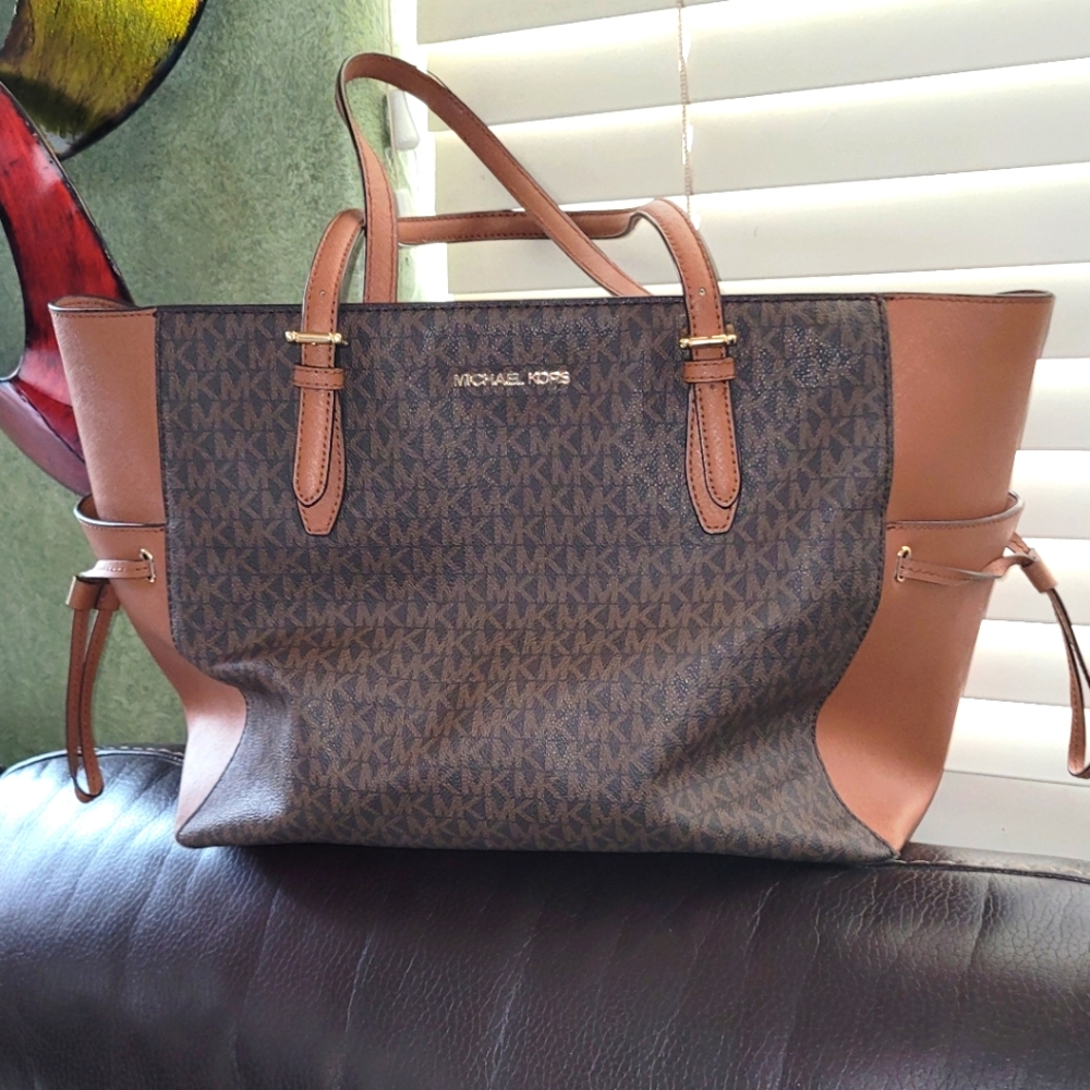 Michael Kors purse